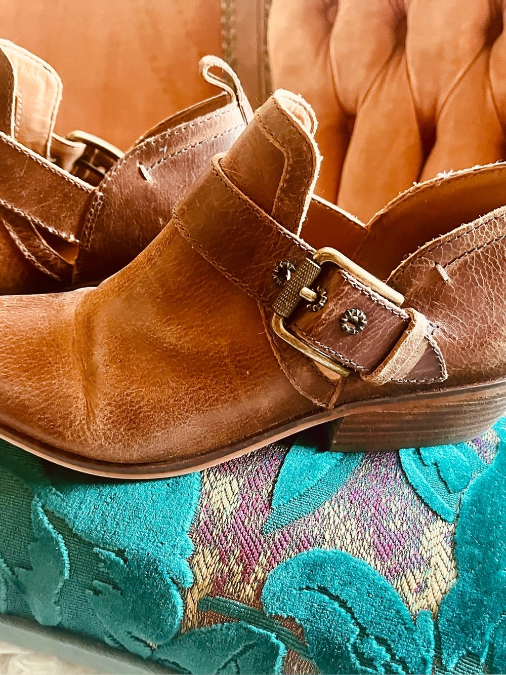 Brown Leather Frye & Co. Rubie Moto ankle booties featuring a side buckle size 7 - Picture 2 of 10